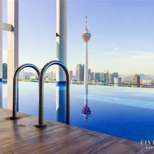 The Colony & The Luxe, By Canopy Lives Appartement